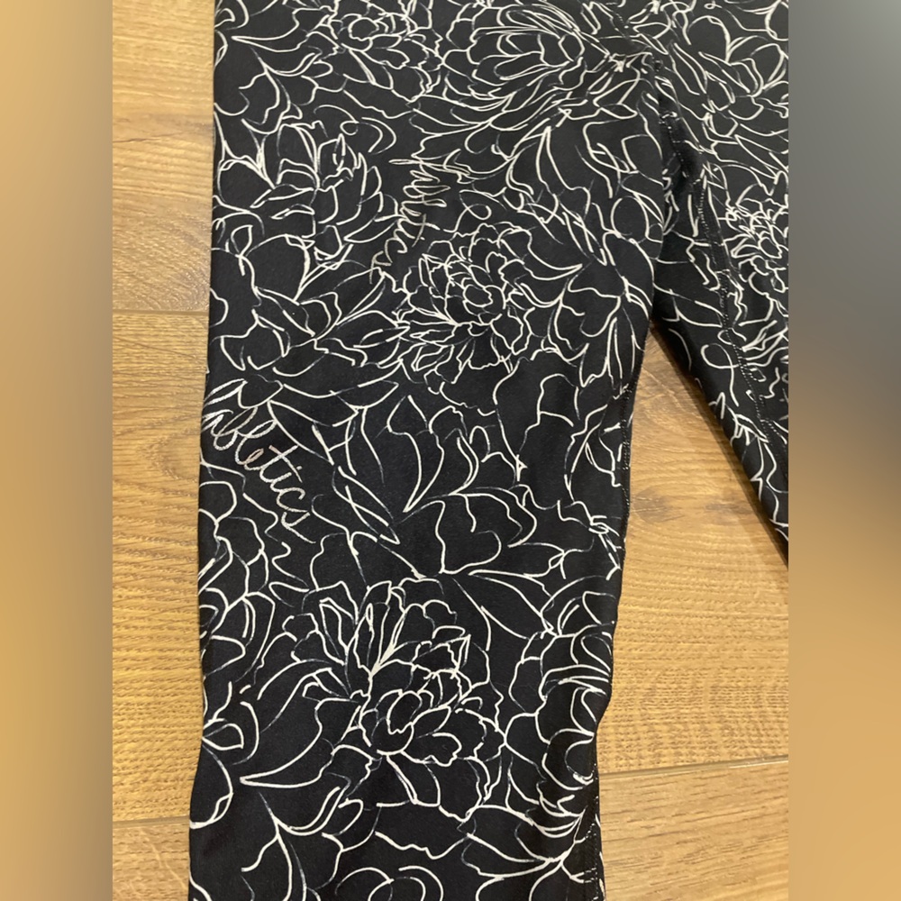 Fabletics High Waisted Solid 7/8 Leggings, Large, Script Logo - Picture 4 of 5